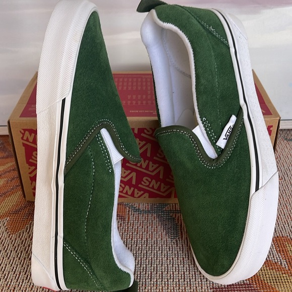 Vans WMNS Knu Slip
Green/True White
VN0009QDBGN
Sneakers - Picture 11 of 16